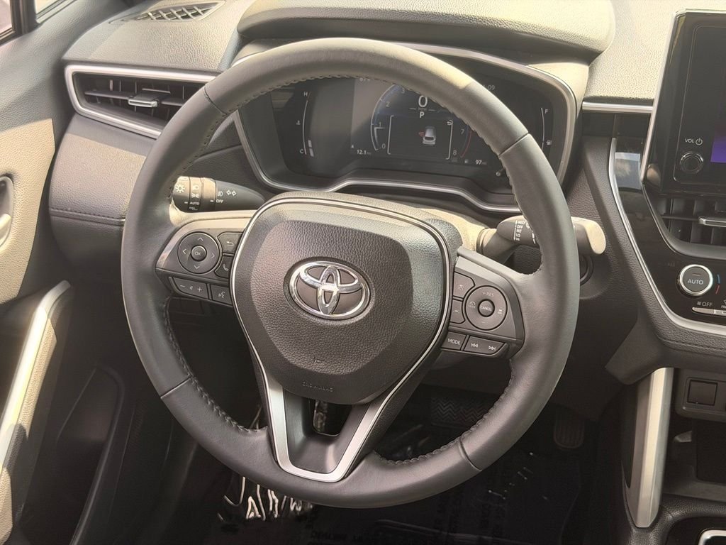Used 2025 Silver Toyota XLE image 19
