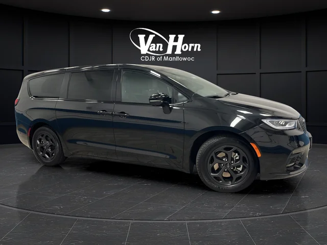 Used 2023 Brilliant Black Crystal Pearlcoat Chrysler Limited image 1