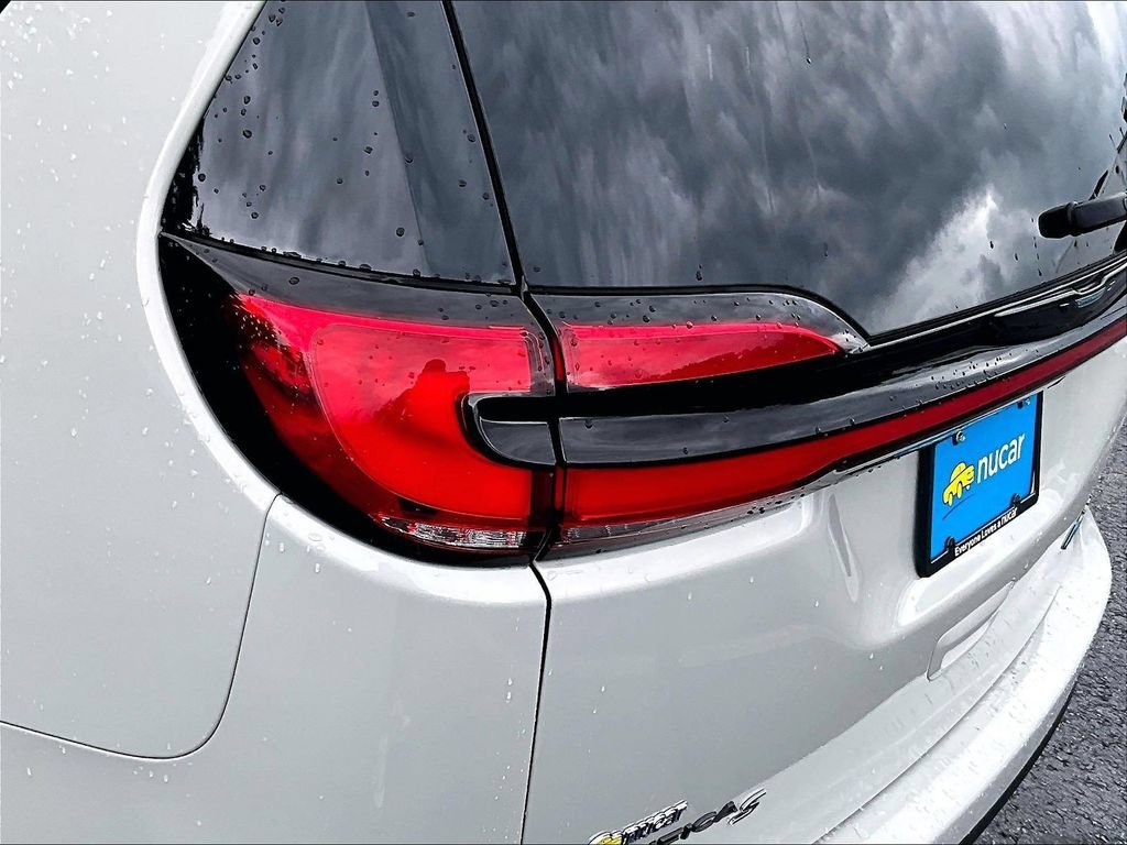 Used 2021 Luxury White Pearlcoat Chrysler Hybrid Touring image 31