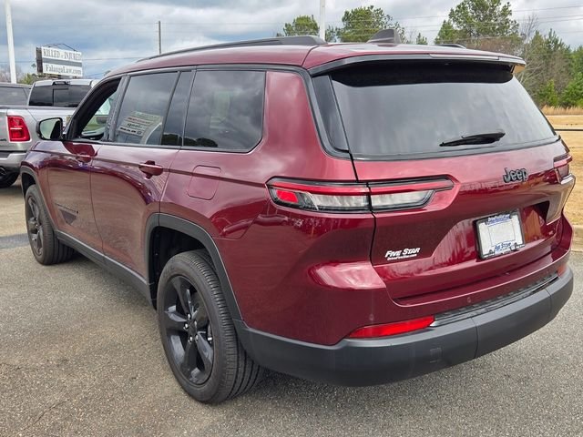 New 2024 Velvet Red Pearl-Coat Exterior Paint Jeep Altitude X image 12