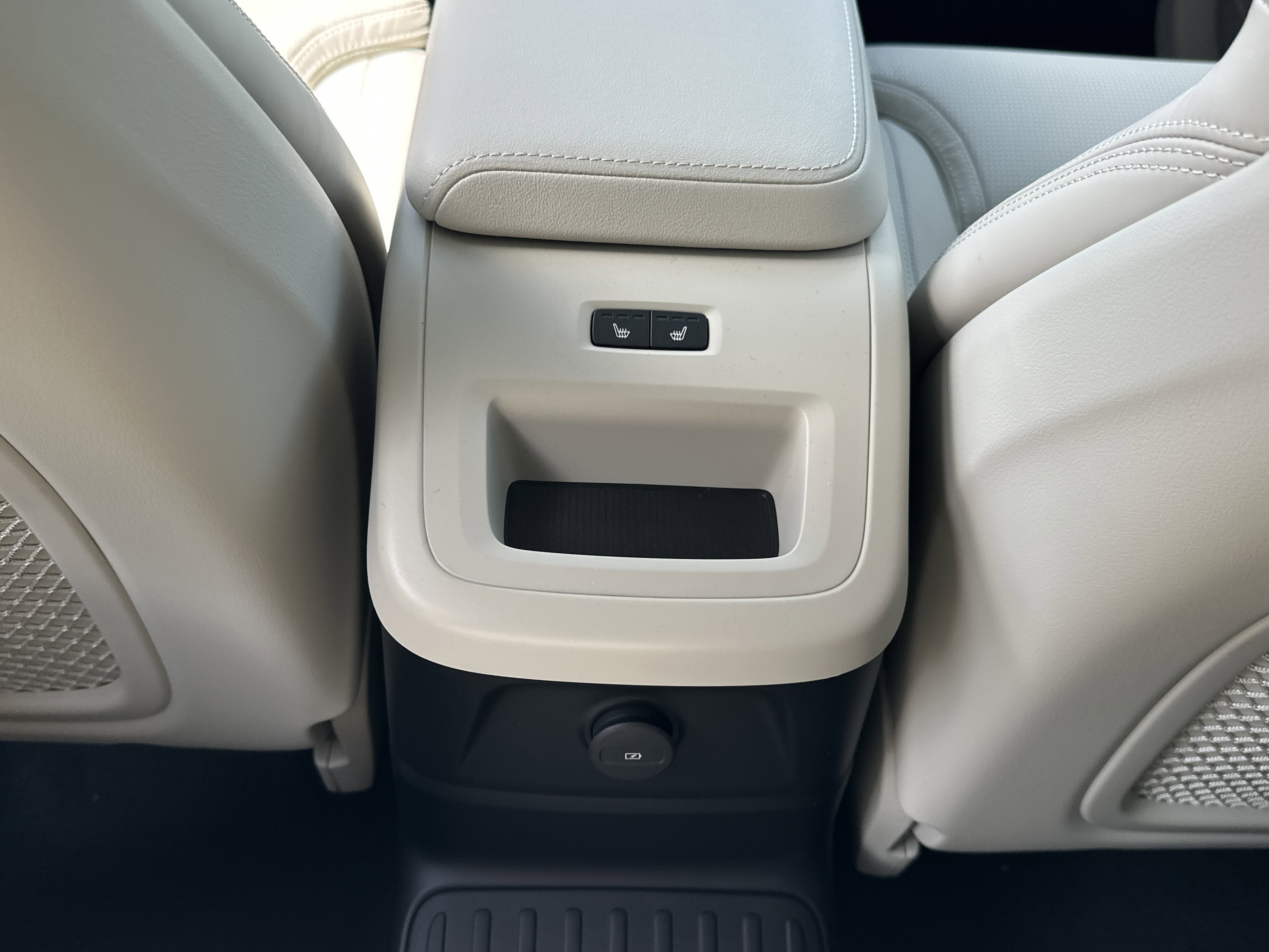 New 2026 Aurora Silver Volvo Ultra image 17