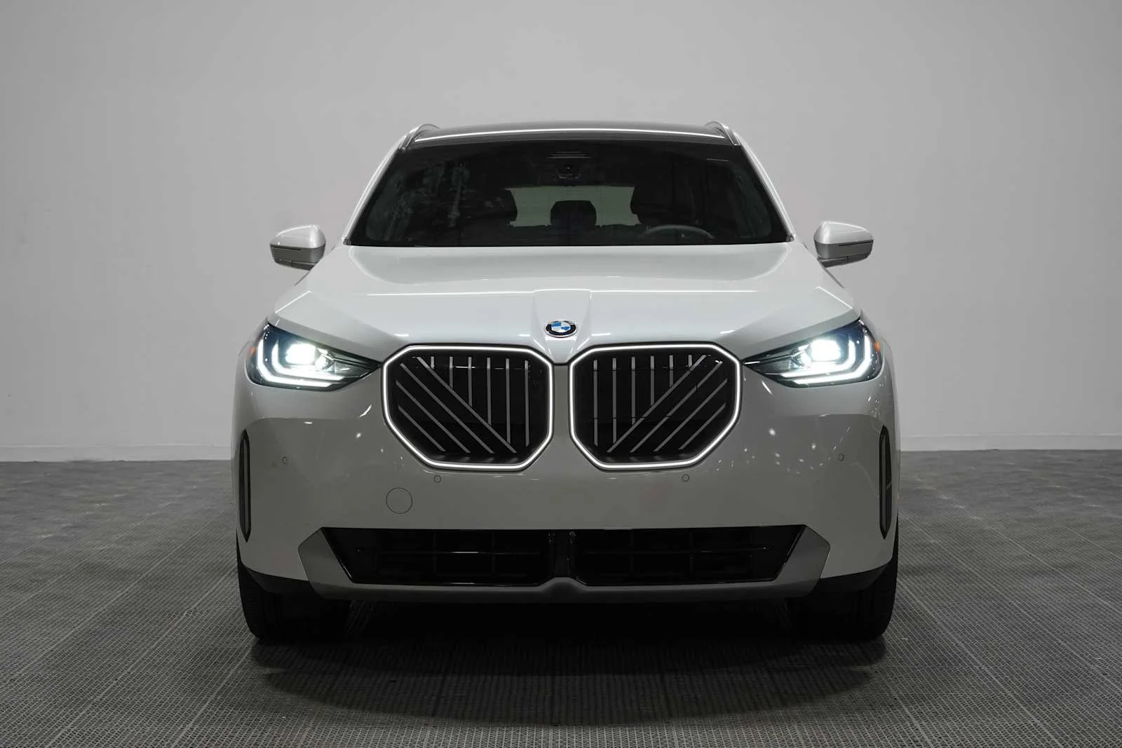 Certified Used 2026 Mineral White Metallic BMW 30 xDrive image 2