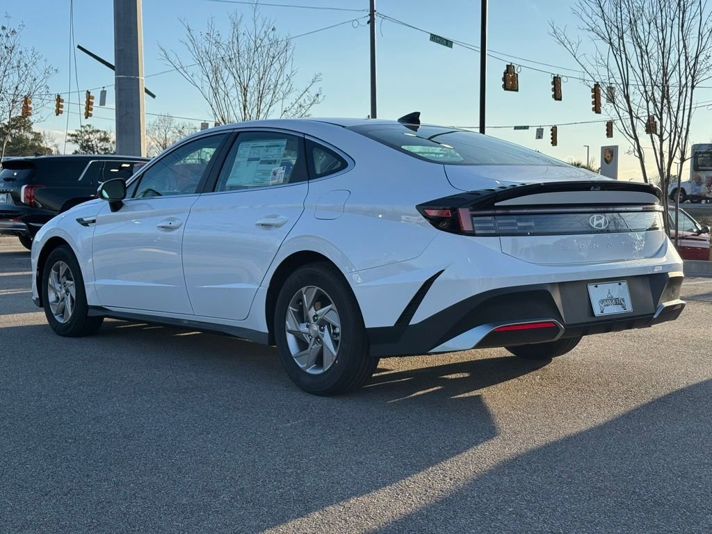Used 2026 White Hyundai SE image 9