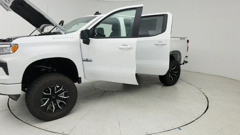New 2026 Summit White Chevrolet RST image 10