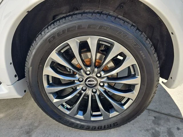 Used 2023 White Nissan Platinum image 32