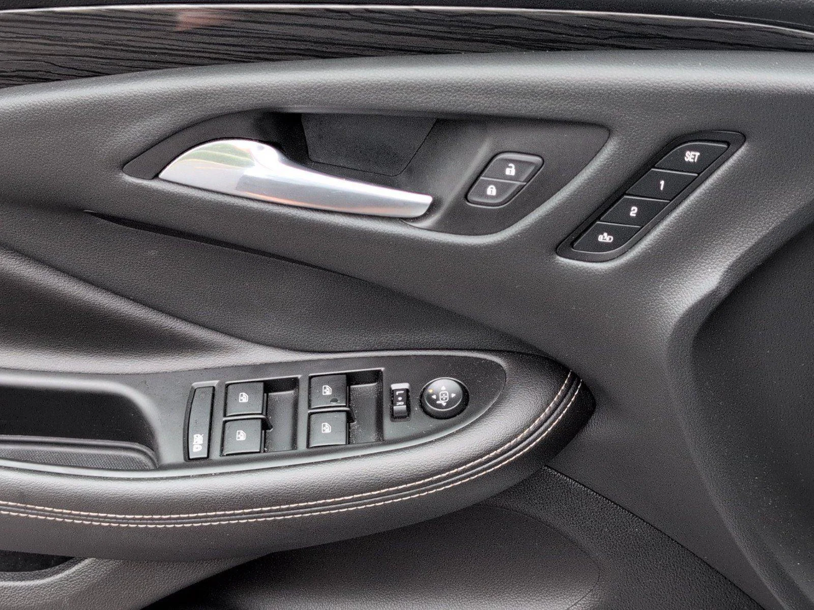 Used 2018 SUMMIT WHITE Buick Essence image 20
