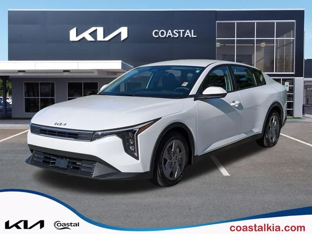 2025 Kia K4 LX AT's photo