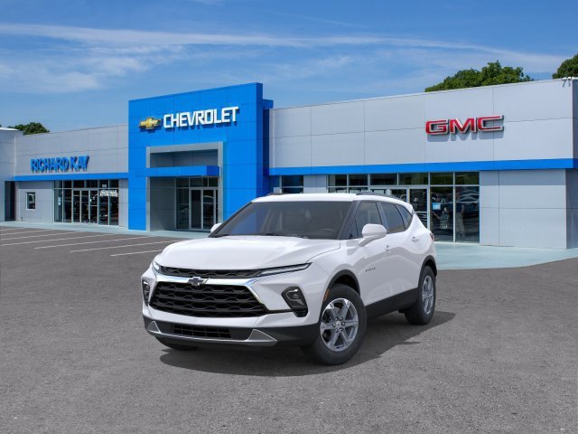 New 2026 Summit White Chevrolet 2LT image 8