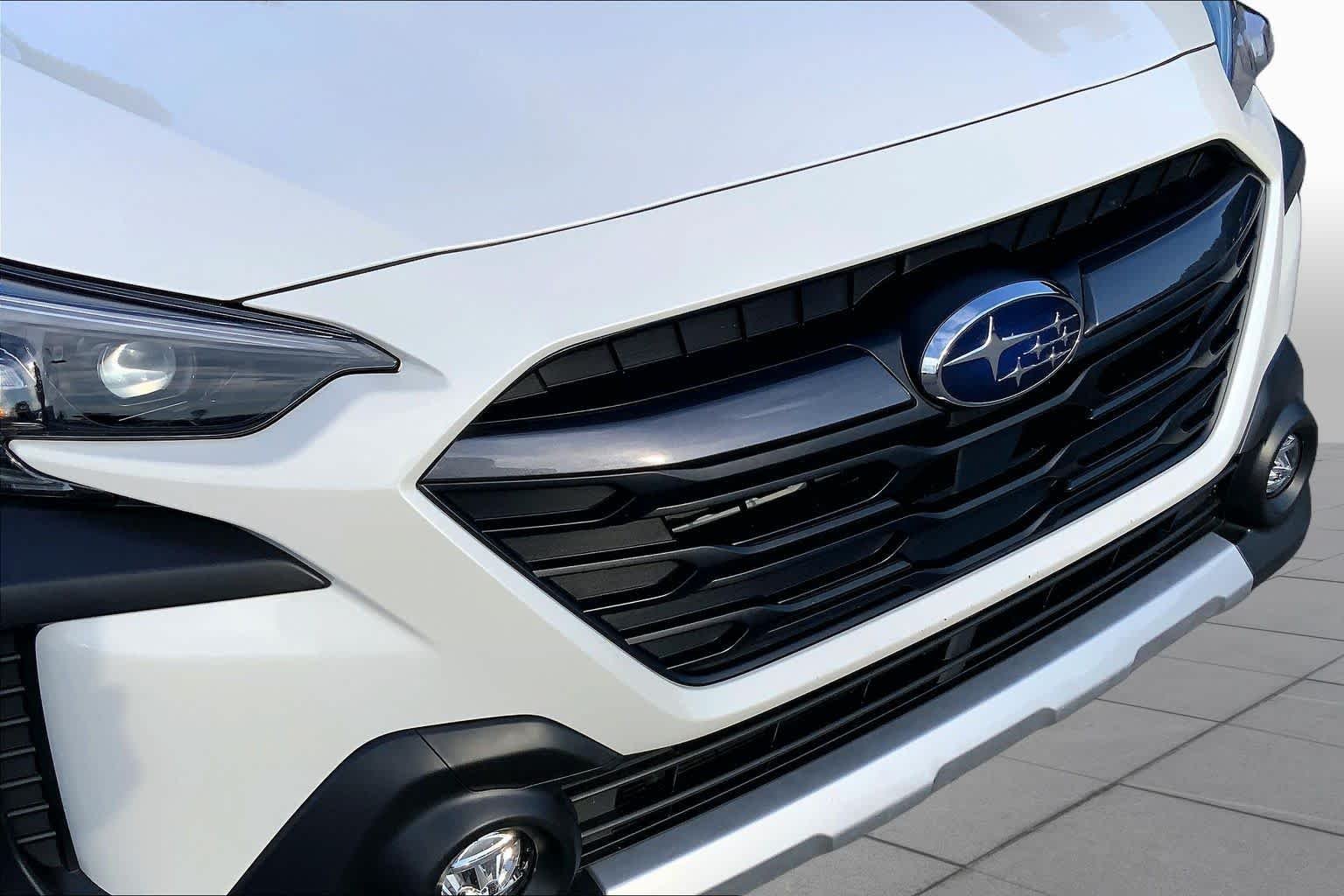 Used 2025 Crystal White Pearl Subaru Limited image 29