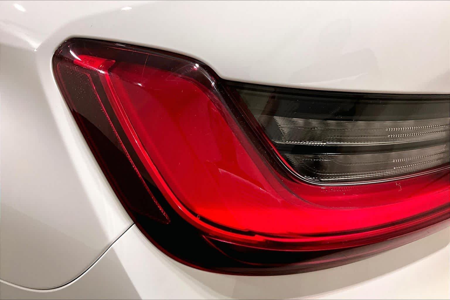 Used 2020 Alpine White BMW 330i xDrive image 27