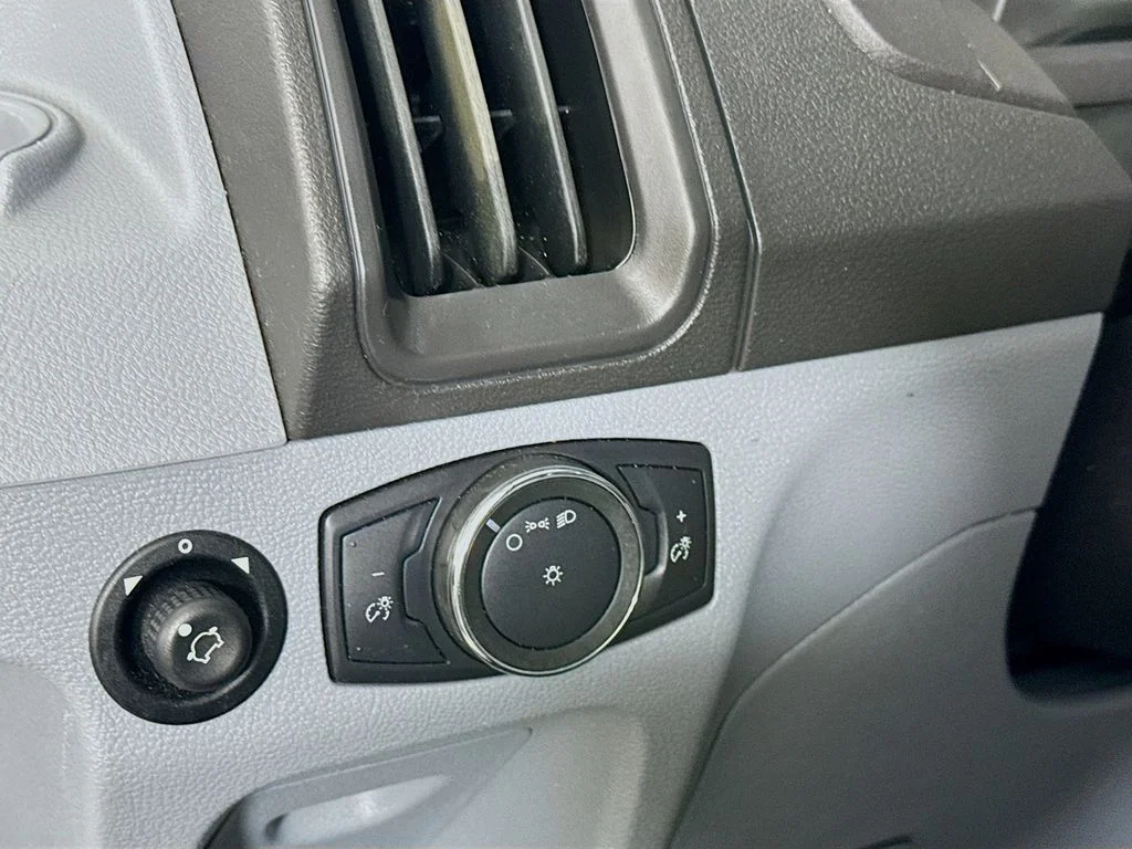 Used 2018 White Ford XL image 10