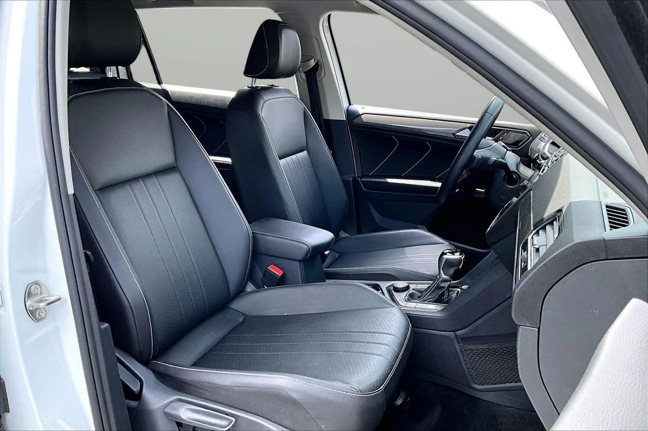 Certified Used 2023  Volkswagen 2.0T SE image 22