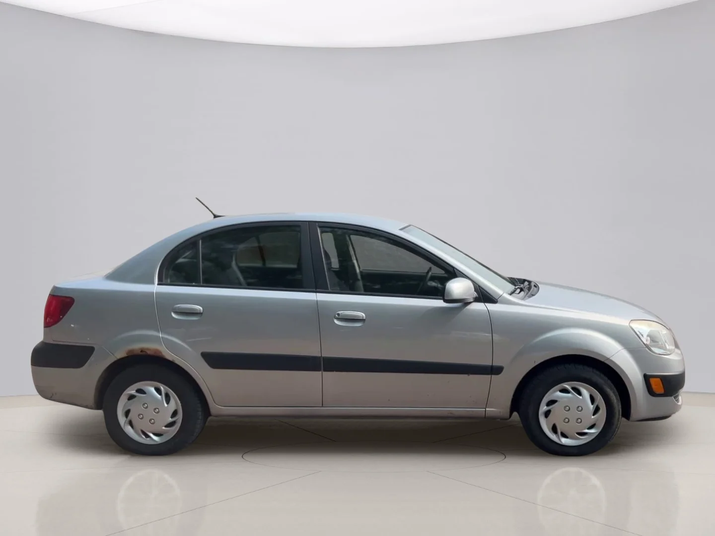 Used 2009 Silver Kia SEDAN image 6