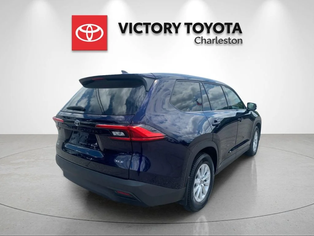 Used 2024  Toyota XLE image 7