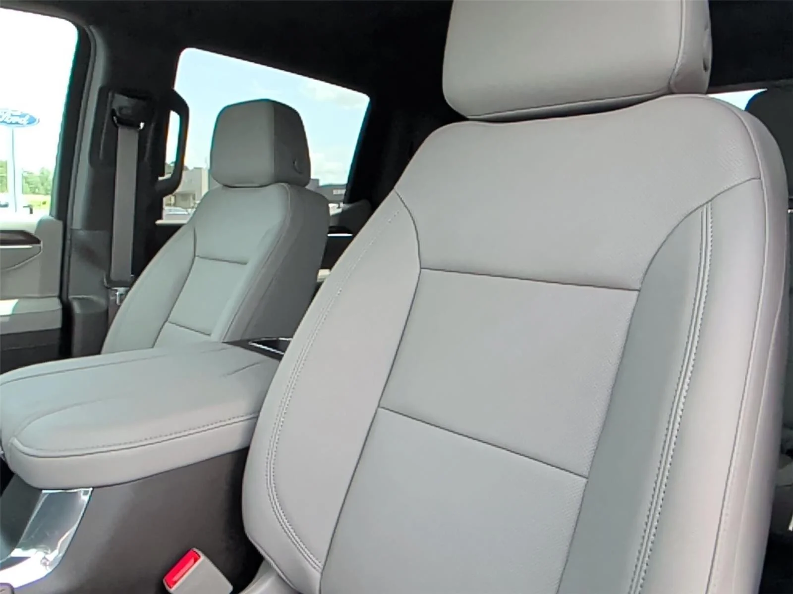 New 2026 Glacier White Tricoat GMC SLT image 13