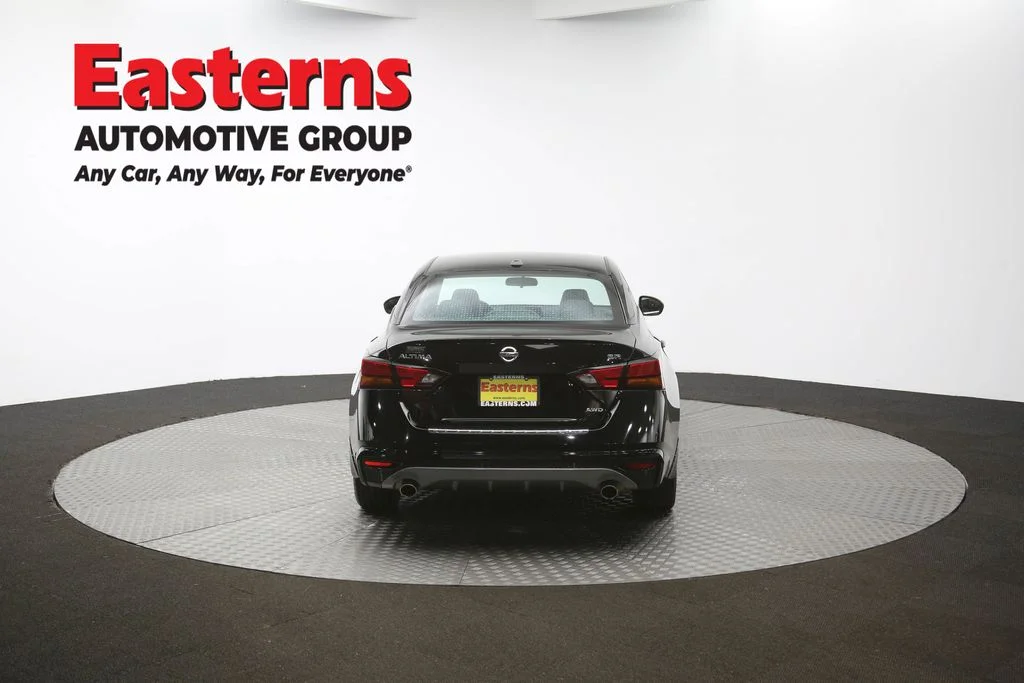 Used 2022 Black Nissan 2.5 SR image 33