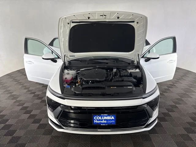 Used 2025 White Hyundai SEL image 14