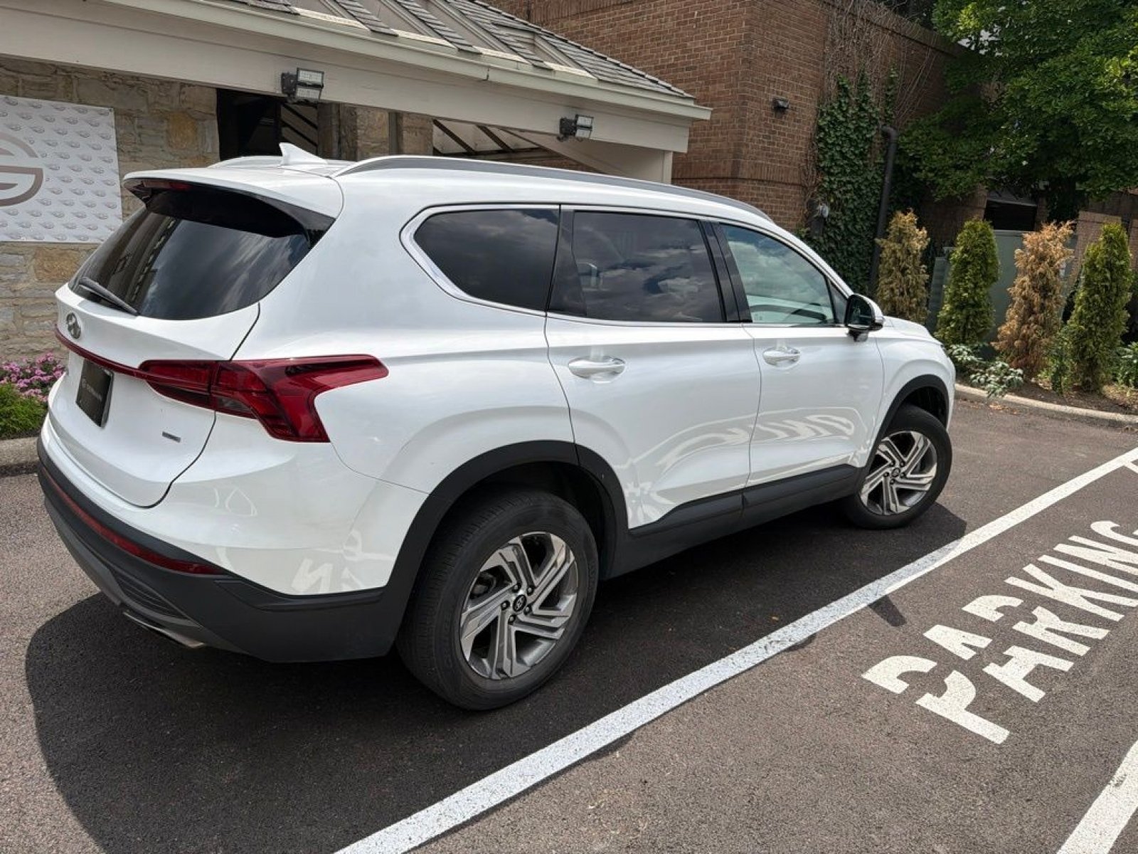 Used 2023 White Pearl Hyundai SEL image 14