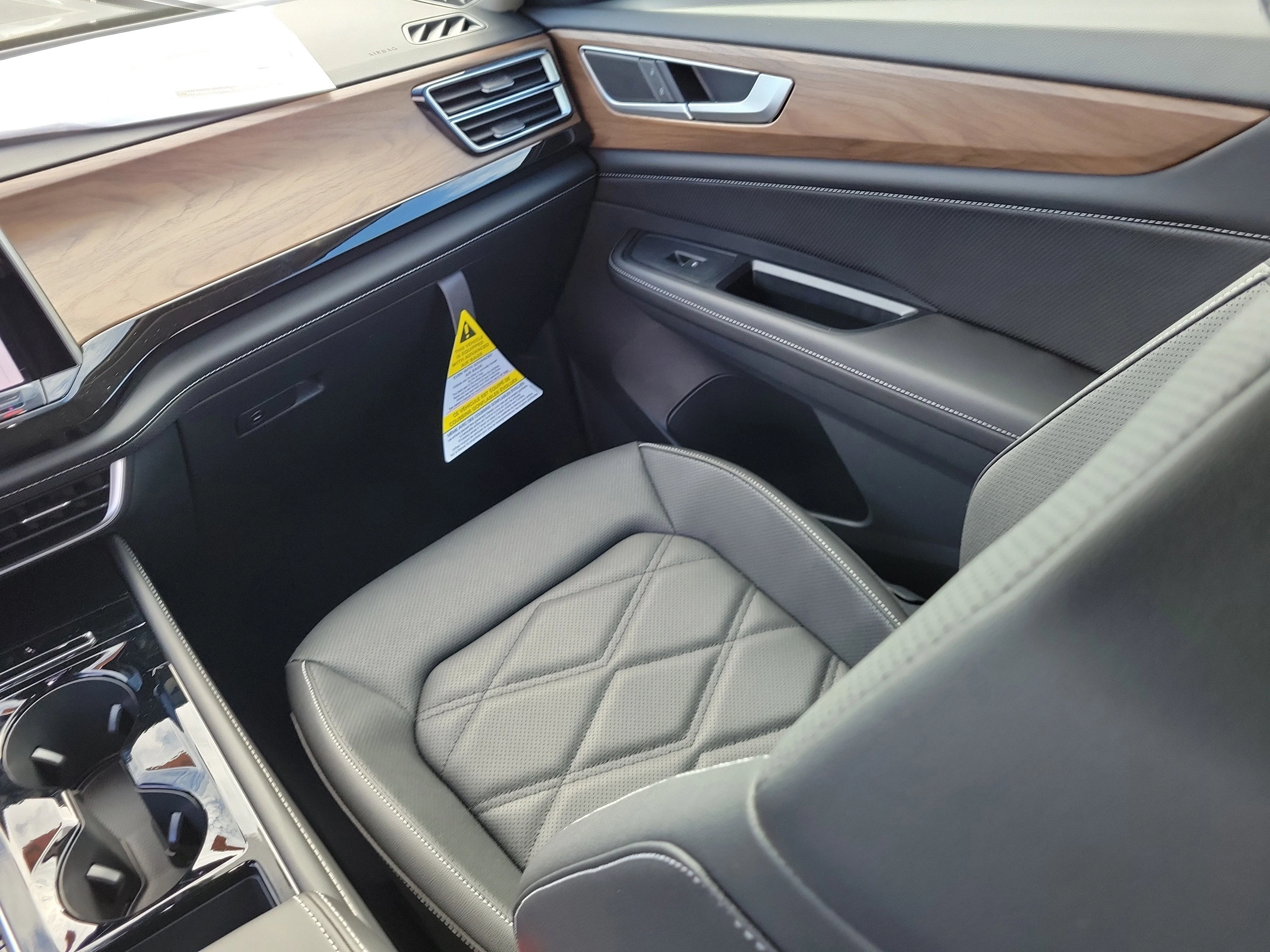 New 2026 Silver Volkswagen SE w/Technology image 4