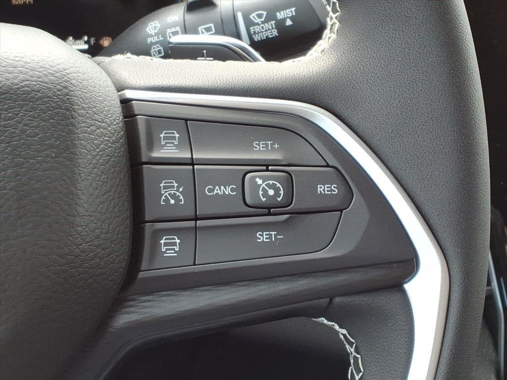 Used 2025 Diamond Black Crystal Pearlcoat Jeep Laredo image 14