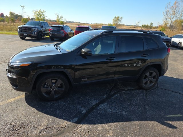Used 2016 Recon Green Clearcoat Jeep Latitude image 9