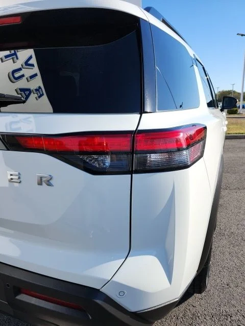 2025 Nissan Pathfinder SV - Photo 10