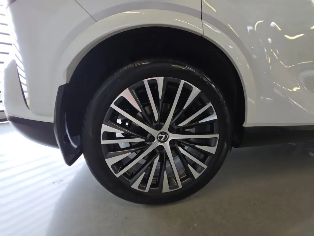 Used 2023 White Lexus 350h Premium Plus image 27