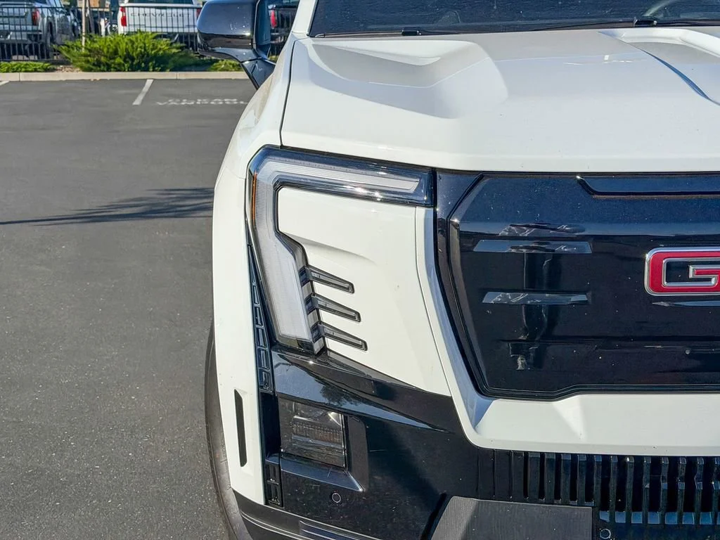 New 2026 Summit White GMC Elevation Extended Range image 4