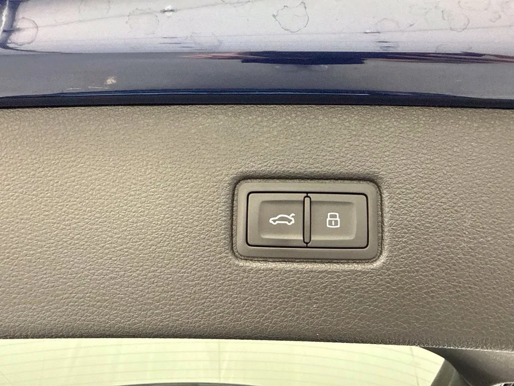 Used 2021 Blue Metallic Audi 55 Premium image 10