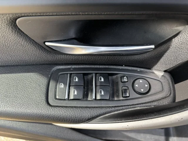 Used 2018 Mineral Gray Metallic BMW 320i xDrive image 25