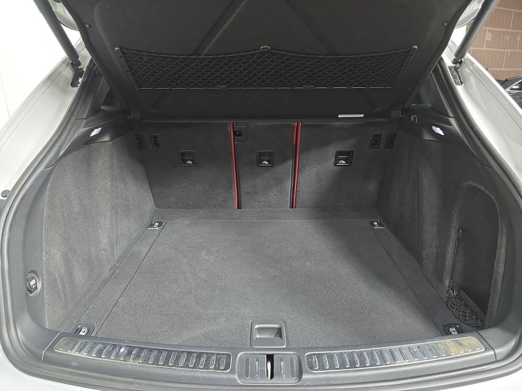 Used 2018  Porsche  image 25