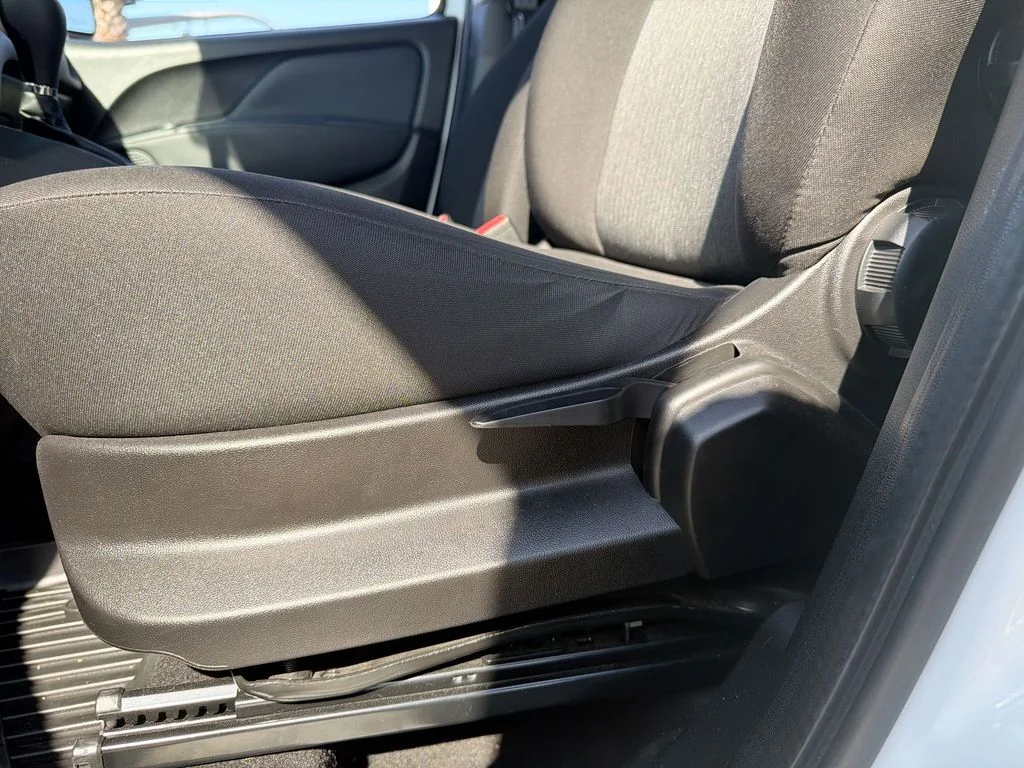Used 2022 White Ram Base image 14