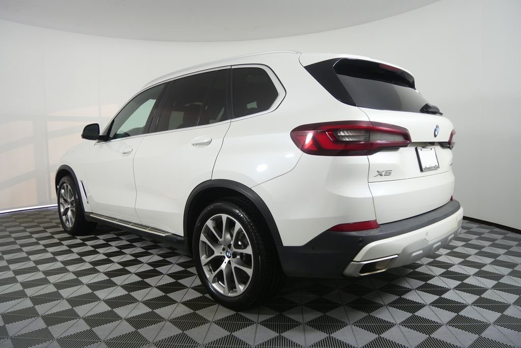 Used 2023 Mineral White Metallic BMW sDrive40i image 5