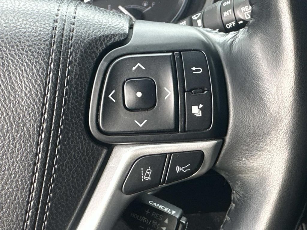 Used 2018 Black Toyota XLE image 21