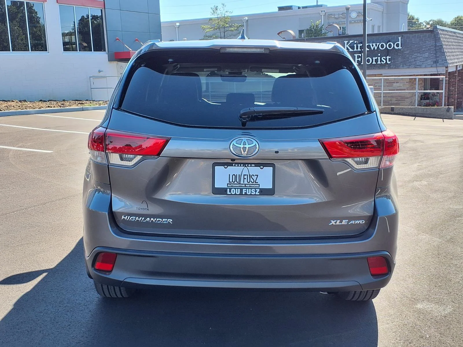 Certified Used 2018 Predawn Gray Mica Toyota XLE image 29