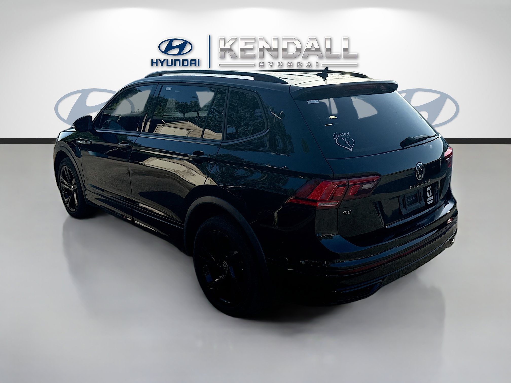 Used 2023 Deep Black Volkswagen SE R-Line Black image 4