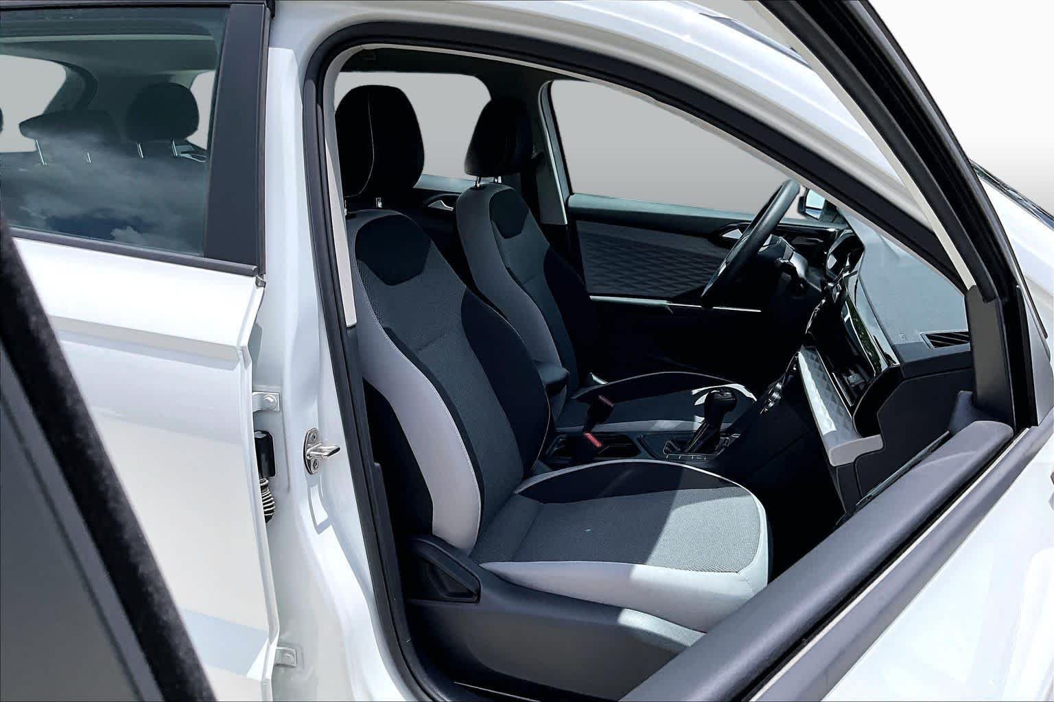 Used 2022 Pure White Volkswagen S image 9
