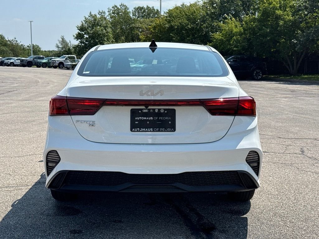 Used 2024 White Kia LX image 6
