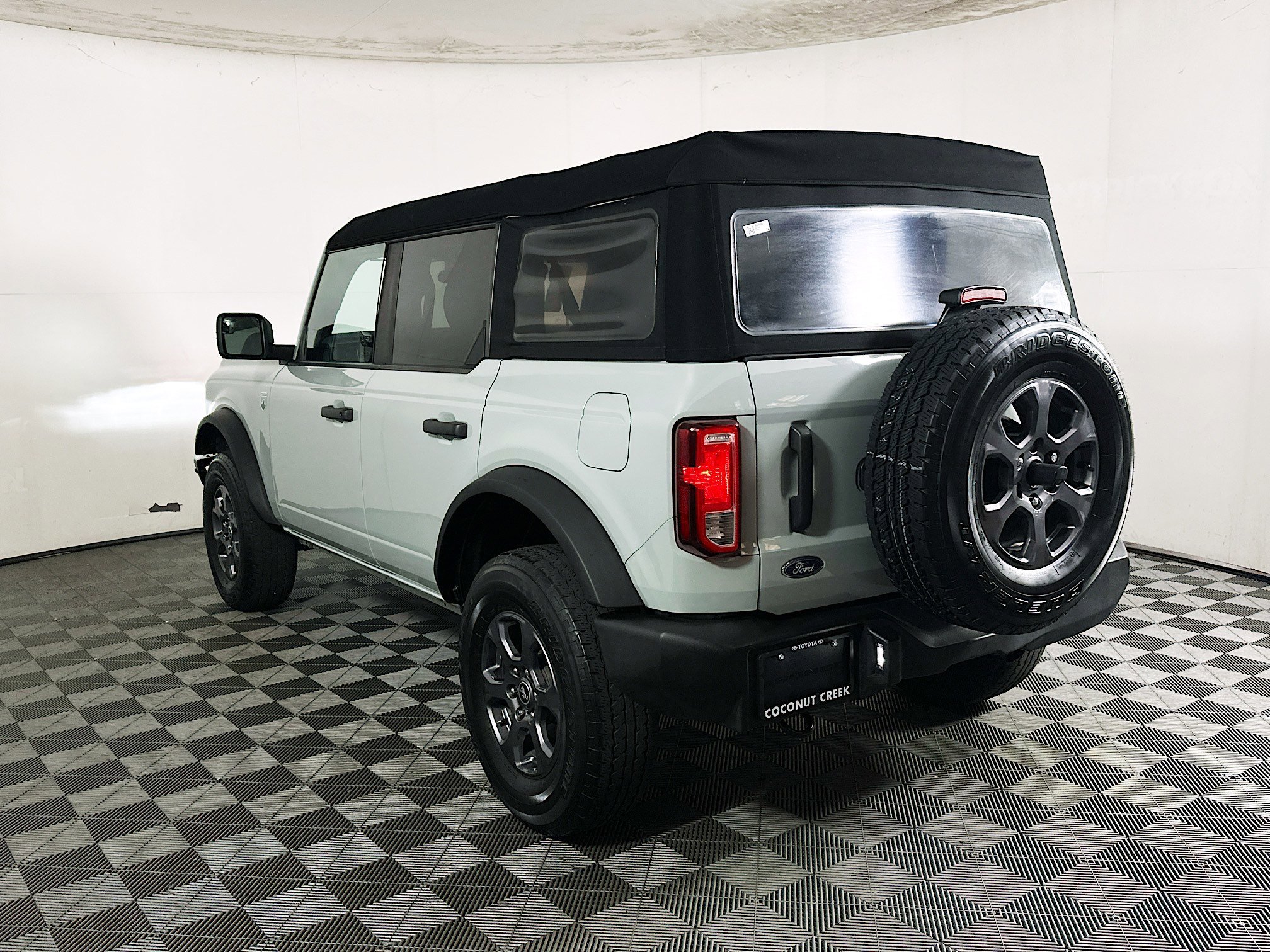 2023 Ford Bronco thumbnail 7