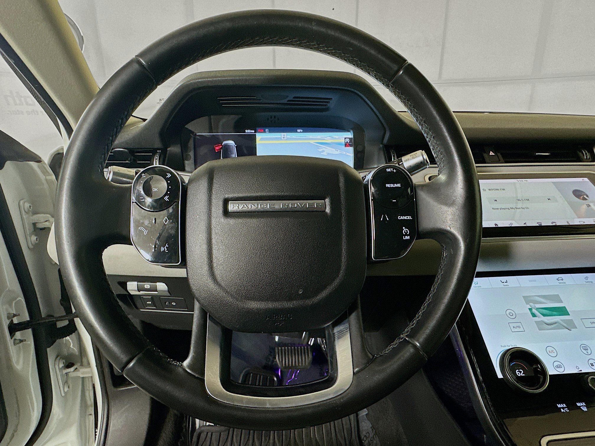 Used 2020 White Land Rover SE image 15