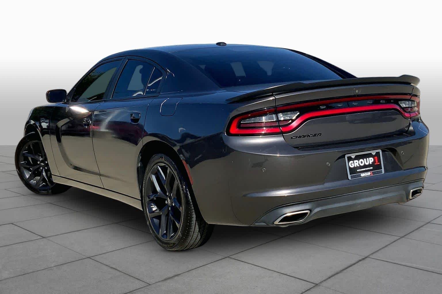 Used 2022 Granite Pearlcoat Dodge SXT image 11
