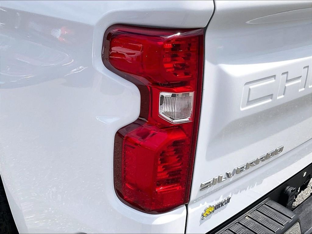 Used 2023 White Chevrolet LT image 33