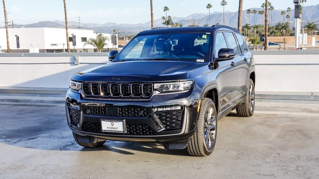 New 2026 Diamond Black Crystal Pearlcoat Jeep Limited Reserve image 4