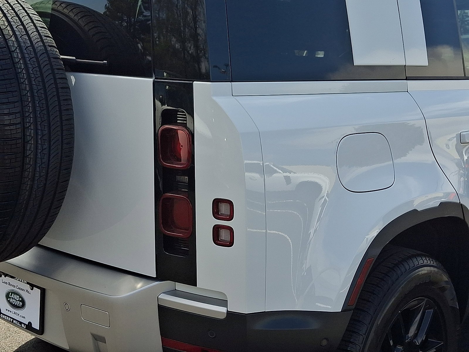 Used 2025 Fuji White   1Aa Land Rover S image 16