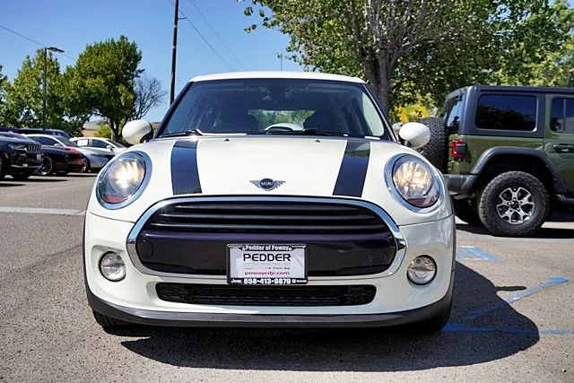 Used 2019 White MINI Classic image 4