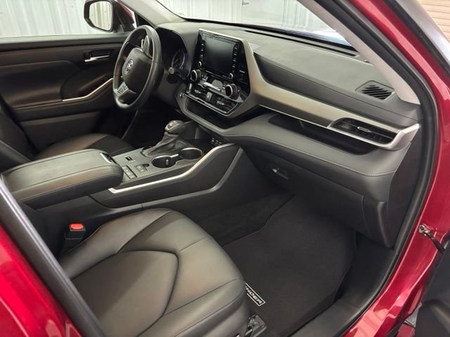 Used 2022 Red Toyota XLE image 29