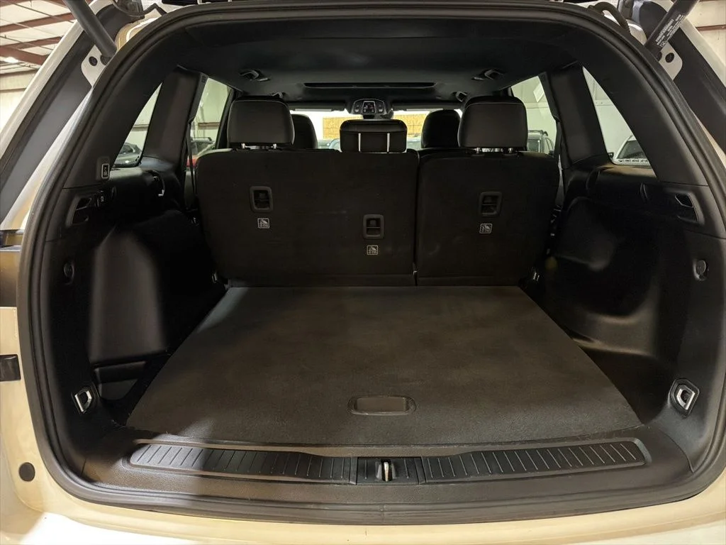 Used 2023 White Jeep Altitude X image 36