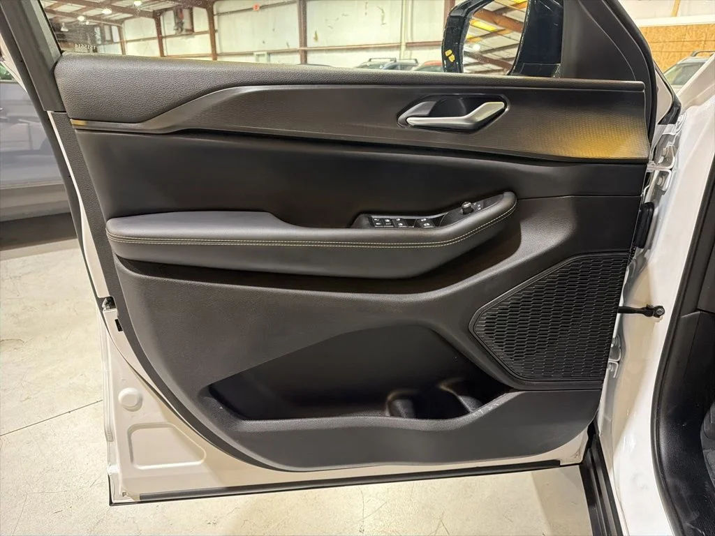 Used 2023 White Jeep Altitude X image 27