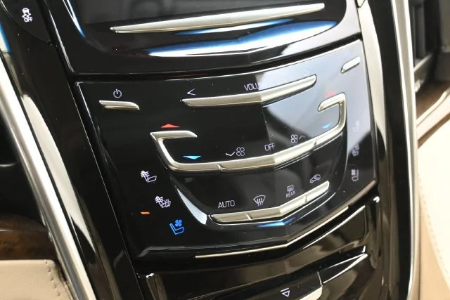 Used 2018 CRYSTAL WHITE TRICOAT Cadillac Luxury image 18