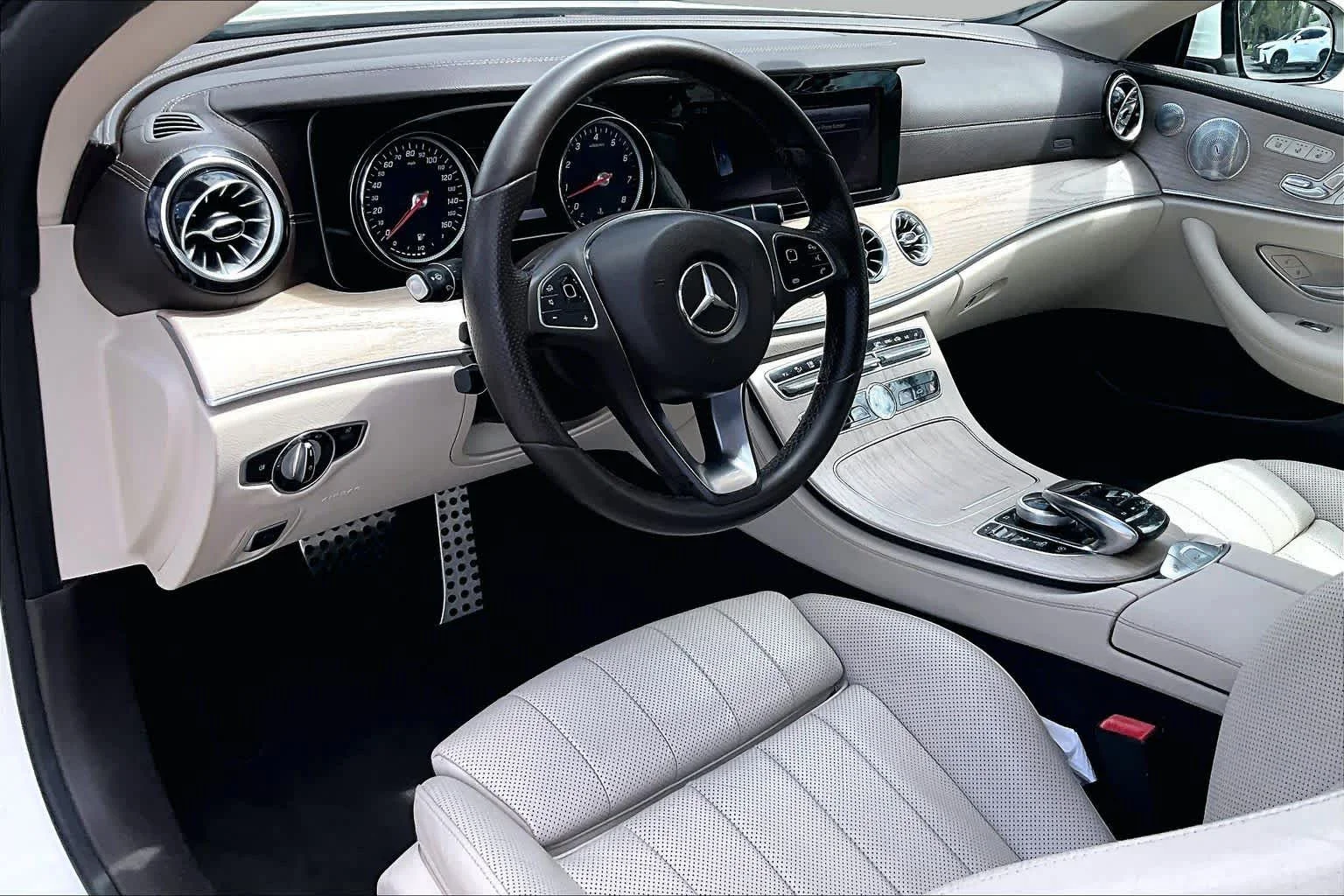 Used 2018 designo Diamond White Mercedes-Benz E 400 image 18